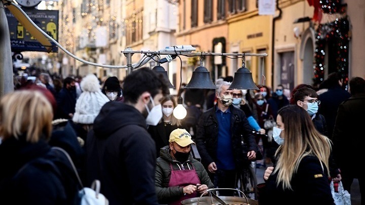 Πιθανή λήψη νέων μέτρων μετά τα Χριστούγεννα στην Ιταλία, με επέκταση του υποχρεωτικού εμβολιασμού
