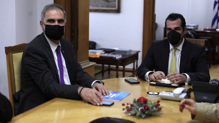 Πλεύρης: «Φίλαθλοι υπομονή για 15 ημέρες»