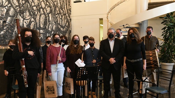 ΚΚΕ: Τα Πρωτοχρονιάτικα κάλαντα στον Δημήτρη Κουτσούμπα
