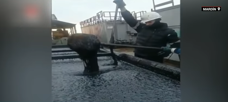 Τουρκία: Η τουρκική λίρα κατακρημνίζεται όμως η χώρα ισχυρίζεται πως ανακάλυψε “βαρύ” πετρέλαιο στα σύνορα με τη Συρία