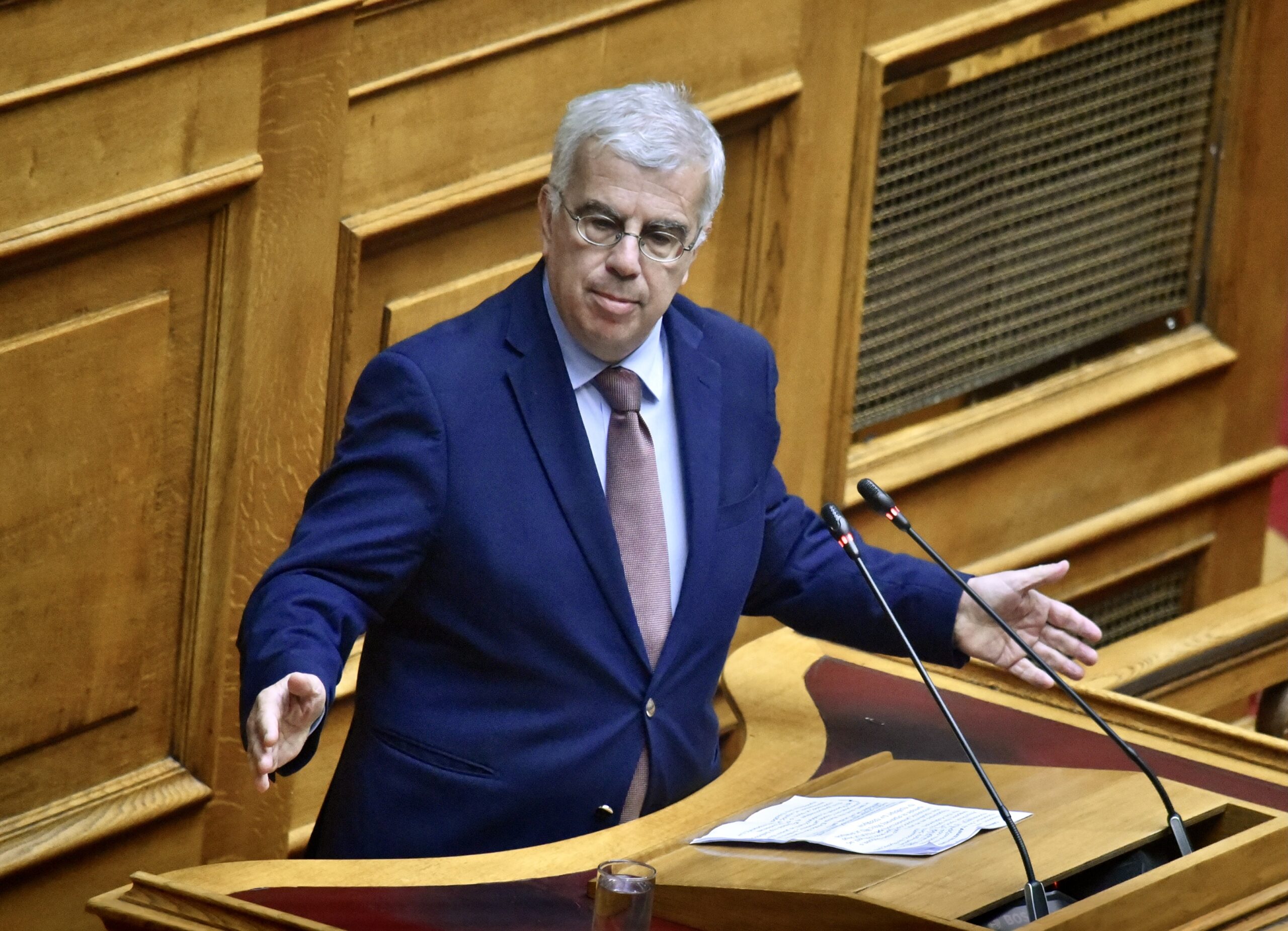 Στρ. Σιμόπουλος: «Έδωσα μεγάλη μάχη στο να καταργηθεί το άσυλο με τη μορφή που έχει από τα πανεπιστήμια» (vid)
