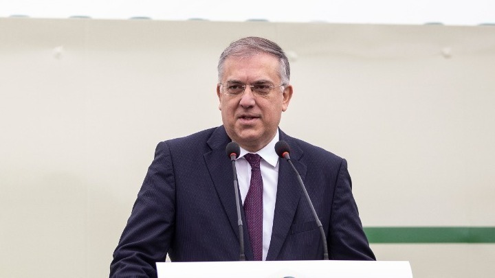 Θεοδωρικάκος: «Με ψυχραιμία, ενότητα και αυστηρή εφαρμογή των μέτρων»