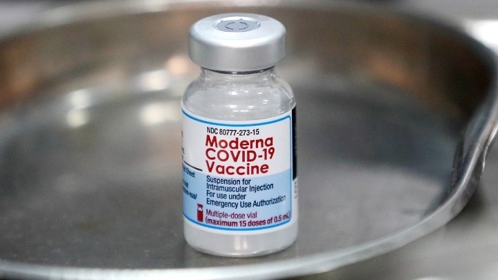 Moderna: «Έχουμε κλινικά δεδομένα για την απόδοση του εμβολίου μας από τα παιδιά των έξι μηνών μέχρι τους ηλικιωμένους ενήλικες»