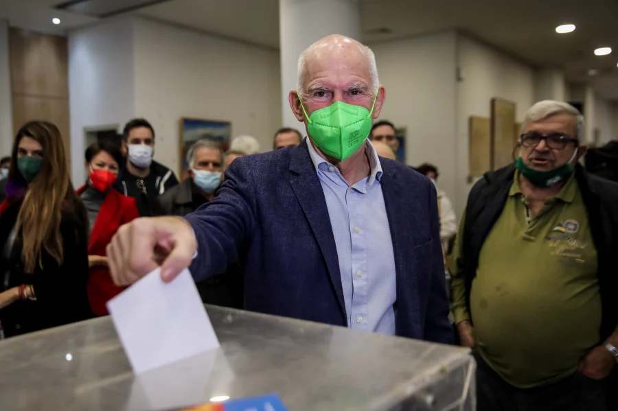Εκλογές ΚΙΝΑΛ: Ψήφισε ο Γιώργος Παπανδρέου