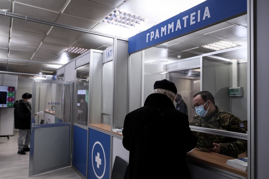 Οι άνω των 60 χωρίς τρίτη δόση μπαίνουν σε  lockdown από Δευτέρα