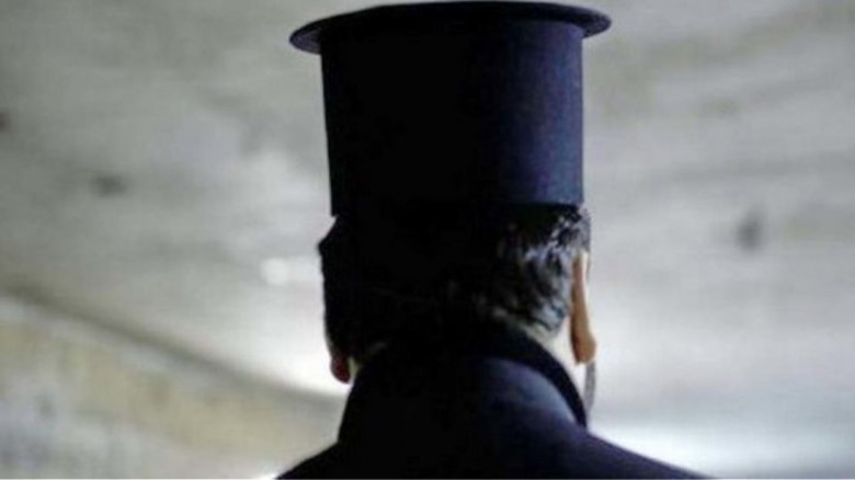 Τρίκαλα: Ιερείς δέχτηκαν φραστική επίθεση από μαθητές – Έβριζαν βαρύτατα τα θεία