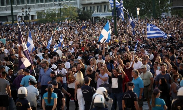 Διαδήλωση αρνητών του εμβολίου για τον κορονοϊό στην Θεσσαλονίκη