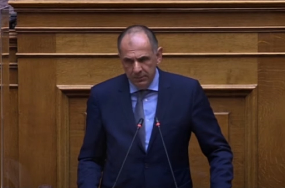 Επεισόδιο στη Βουλή με την απάντηση Γεραπετρίτη στο «παραιτηθείτε» του Τσίπρα (vid)