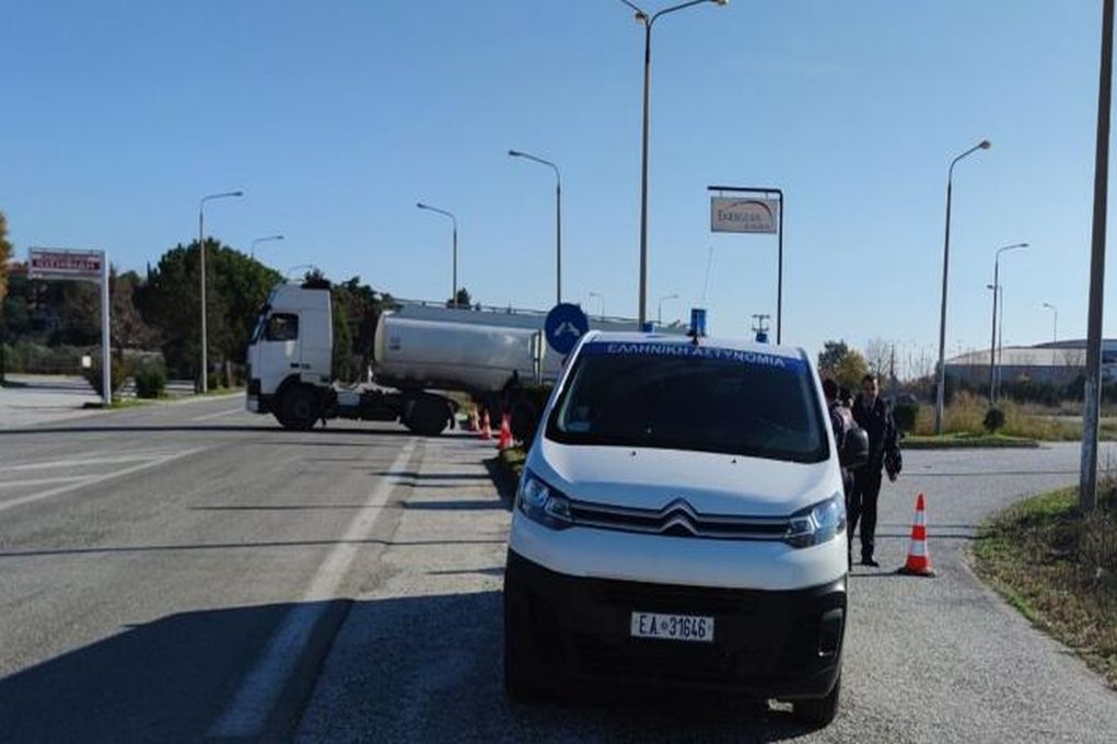 Καβάλα: Επιχείρηση των ΜΑΤ για να σταματήσουν την κινητοποίηση των εργαζομένων στα Πετρέλαια