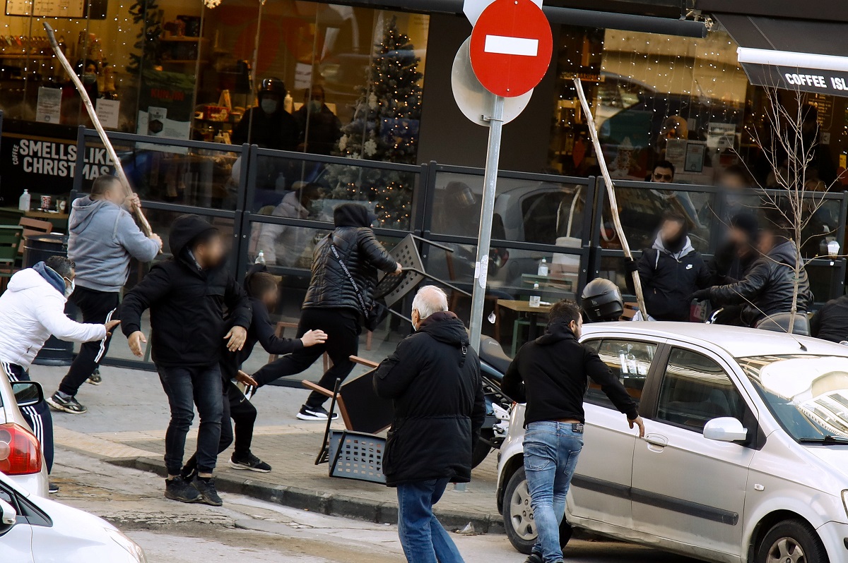 Ελεύθεροι οι τρεις Ρομά για την άγρια επεισόδια έξω από τα Δικαστήρια Θεσσαλονίκης