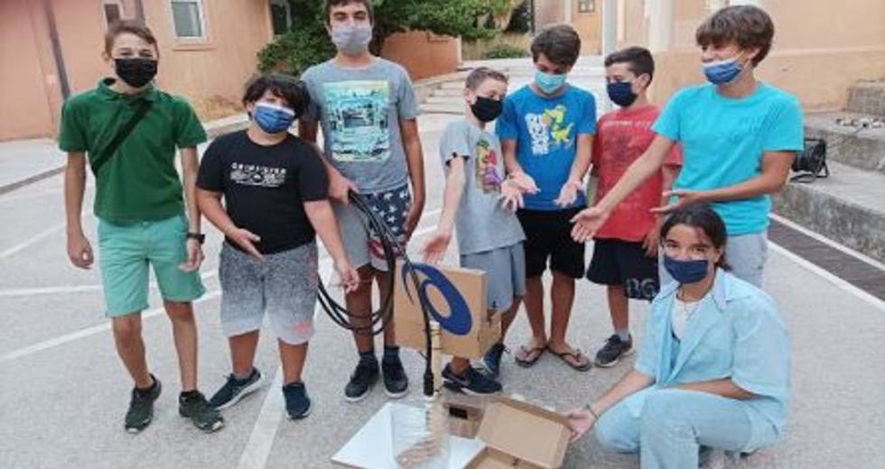 Χανιά: Βράβευση μαθητών που δημιούργησαν «έξυπνο» σύστημα για το τάισμα και το πότισμα αδέσποτων