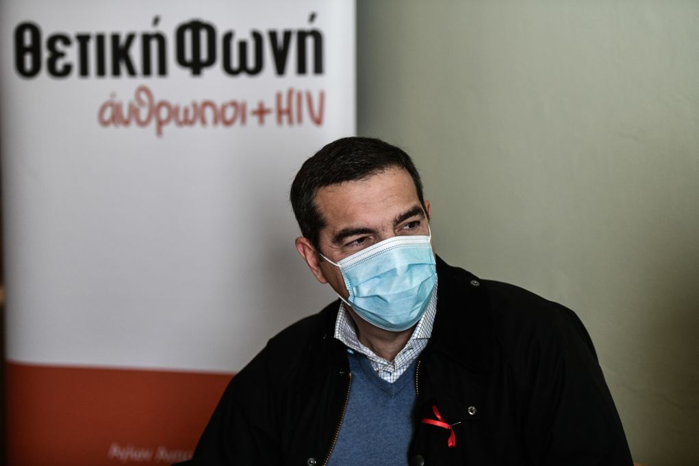 Επίσκεψη Τσίπρα στο κέντρο «Θετική Φωνή – Οροθετικοί»: Θέλει πολύ δουλειά για να εξαλειφθούν οι προκαταλήψεις (pics)