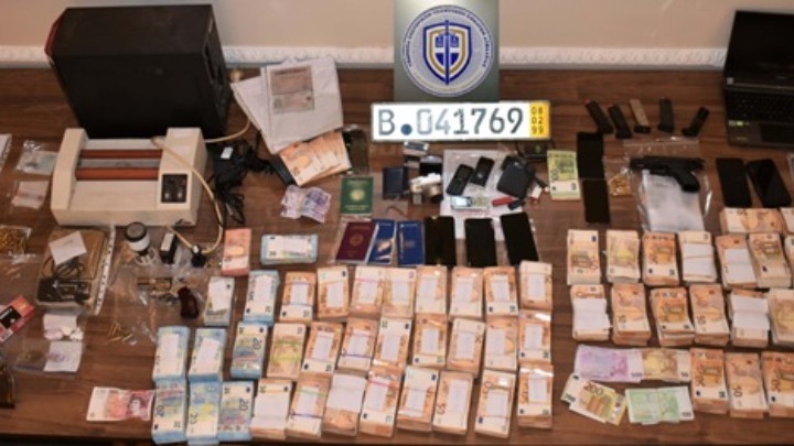 Κύκλωμα παράνομων ελληνοποιήσεων: «Μπλεγμένος» διοικητής τμήματος Ασφαλείας της Δυτικής Αττικής