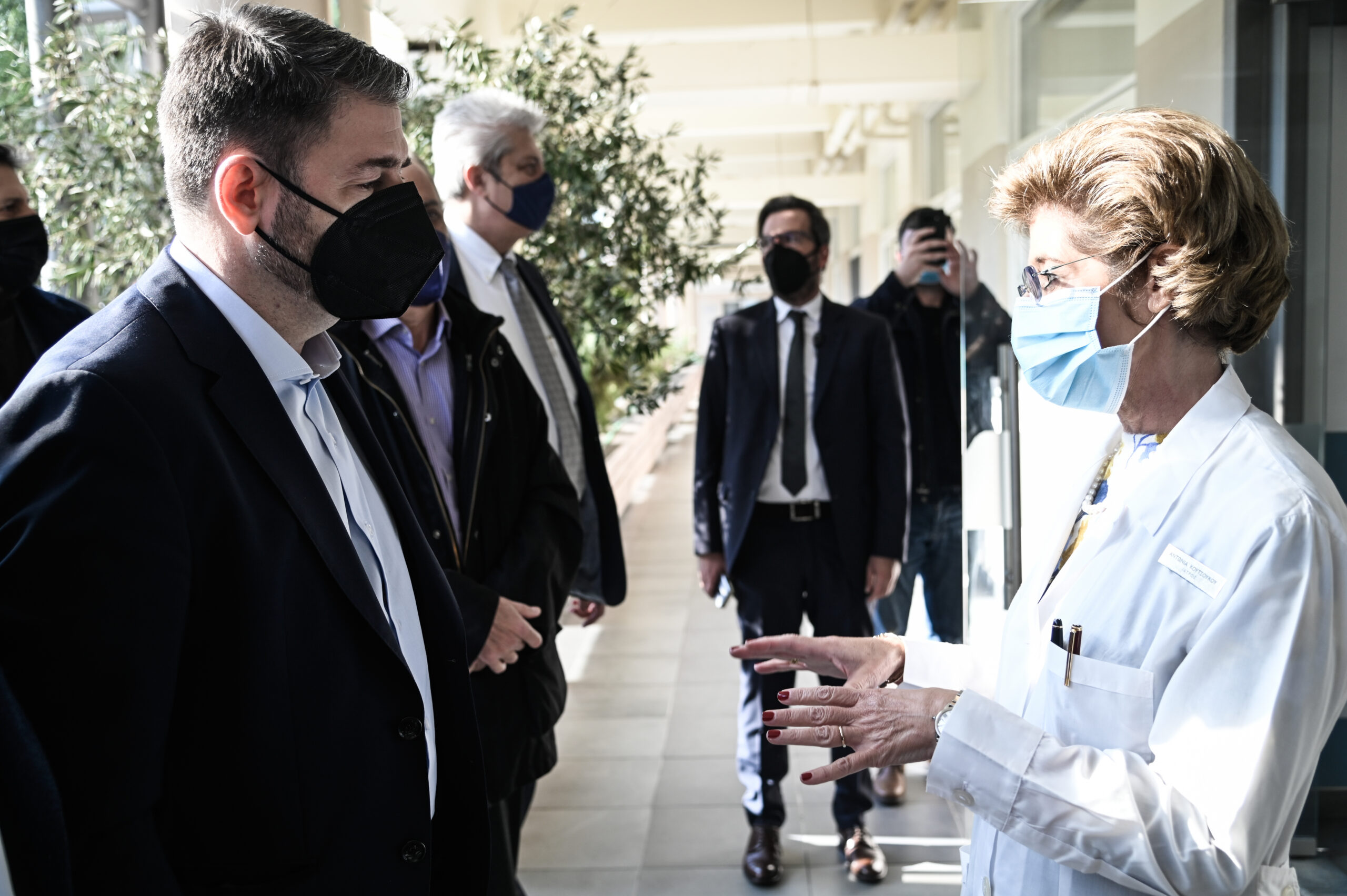Επίσκεψη Ανδρουλάκη στο νοσοκομείο Σωτηρία: Το ΚΙΝΑΛ ξεκινά νέα εκστρατεία εμβολιασμού