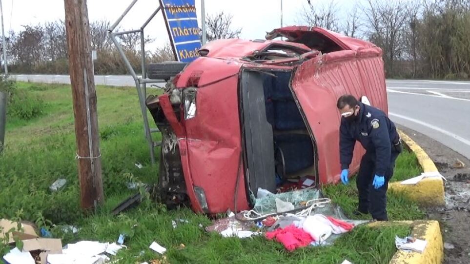 Αιματηρό τροχαίο στο Πλατύ Ημαθίας κόστισε τη ζωή σε έναν 65χρονο οδηγό επαγγελματικού βαν