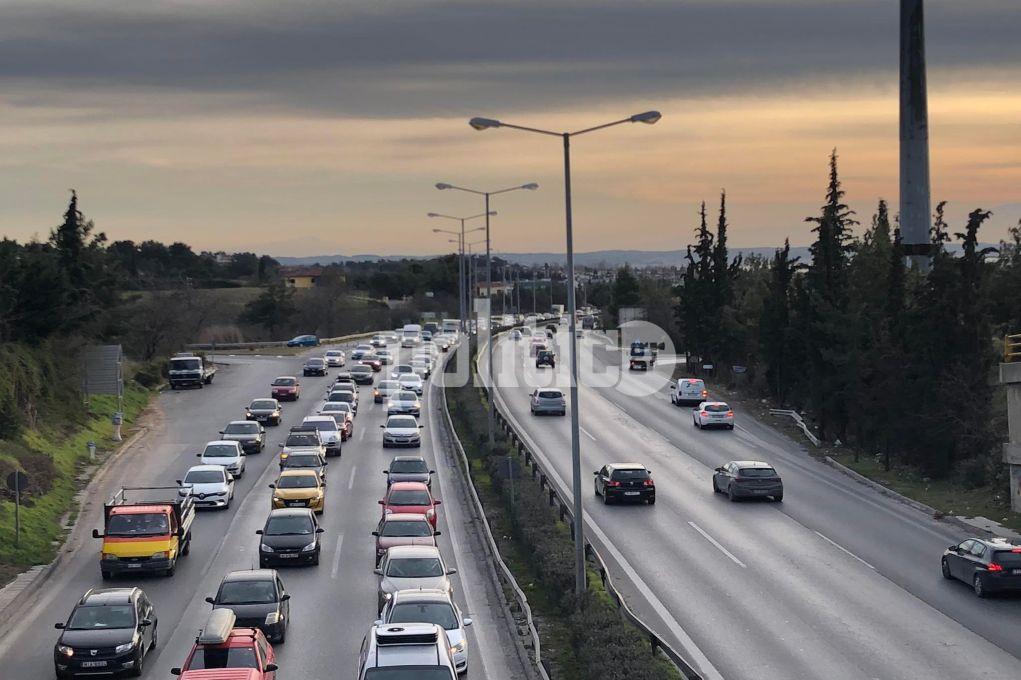 Θεσσαλονίκη: Έντονο μποτιλιάρισμα στον Περιφερειακό με κατεύθυνση δυτικά (pics)