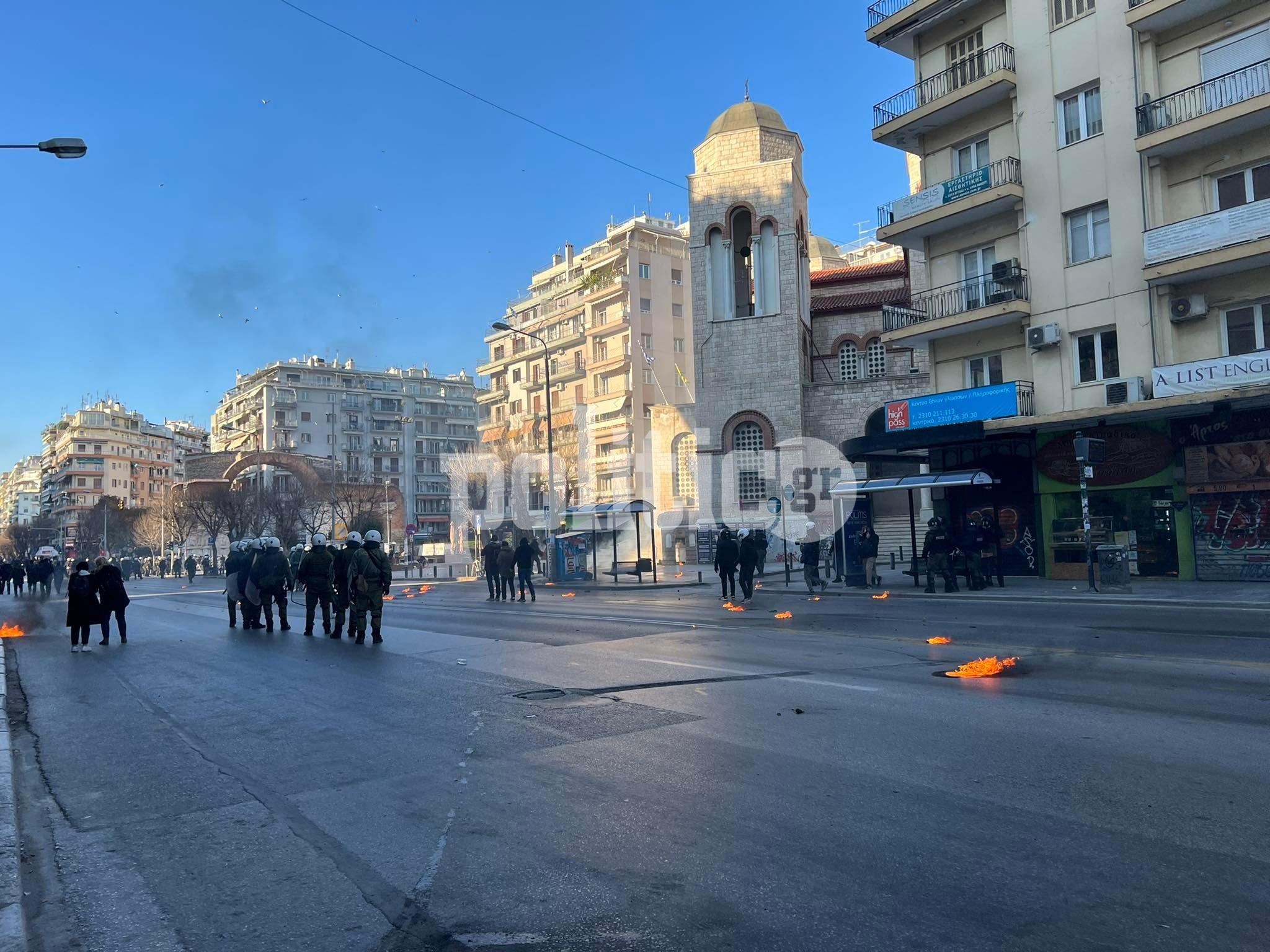 Επεισόδια με μολότοφ στην Καμάρα