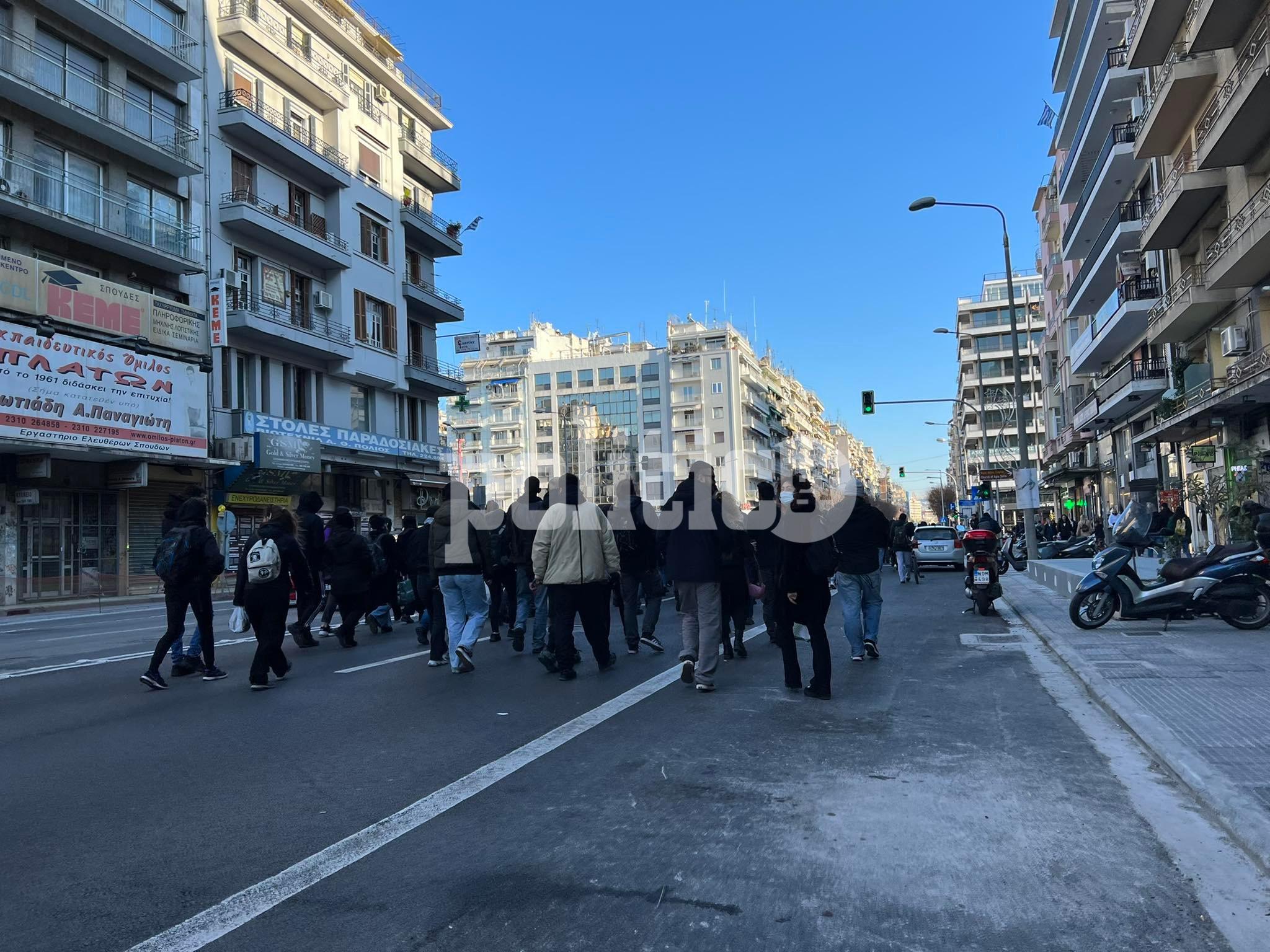 Θεσσαλονίκη: Πορεία αντιεξουσιαστών στο κέντρο της πόλης