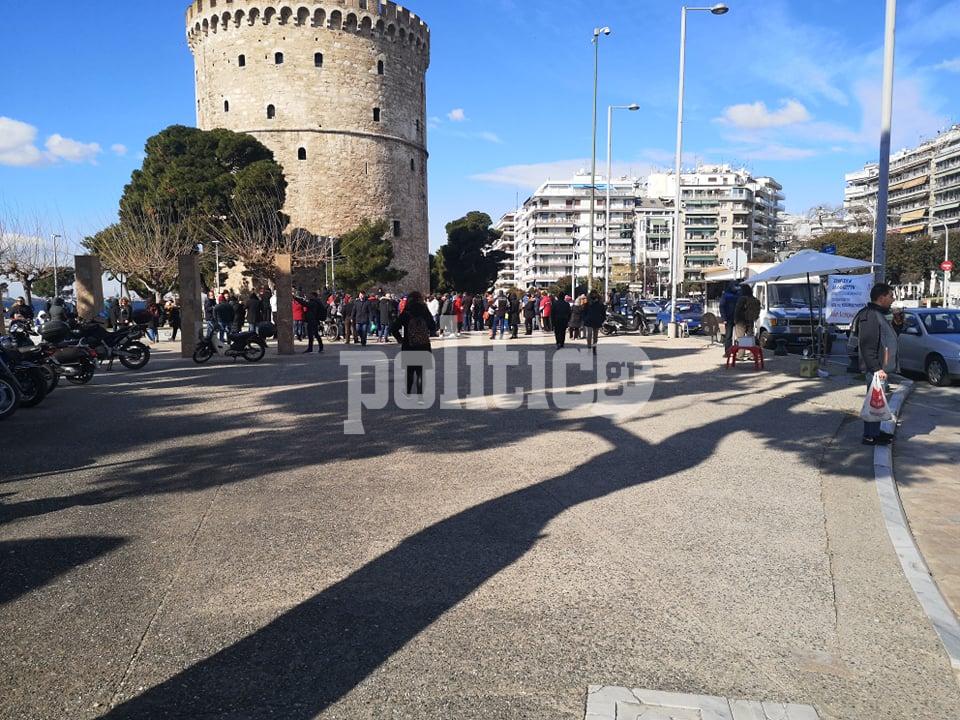 Θεσσαλονίκη: Συγκέντρωση αντιεμβολιαστών στον Λευκό Πύργο (pics & vid)