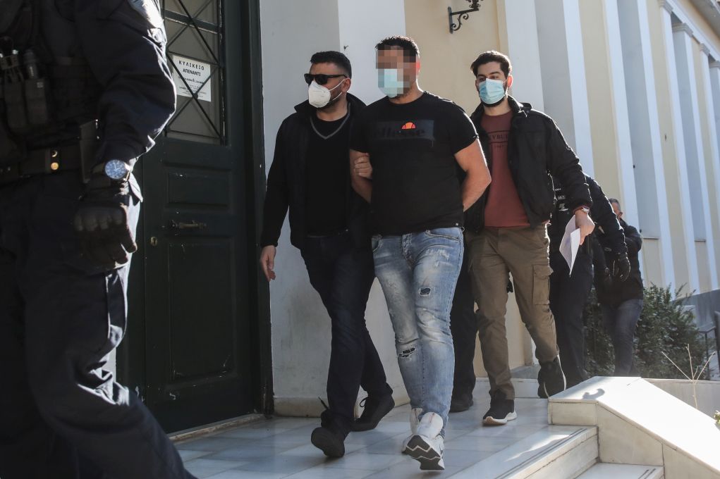 Ομηρία στον Άγιο Παντελεήμονα: Στη φυλακή ο 34χρονος Αιγύπτιος μετά την απολογία του (vids)