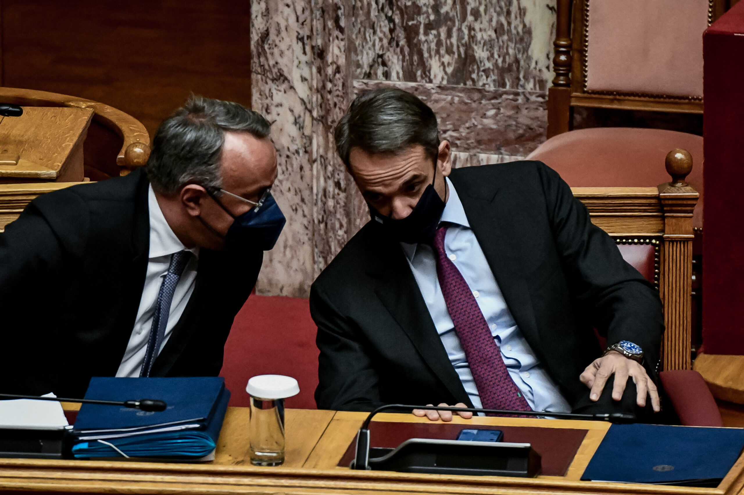 Με το… δεξί μπήκε το 2022 στην οικονομία αλλά η κοινωνία στενάζει