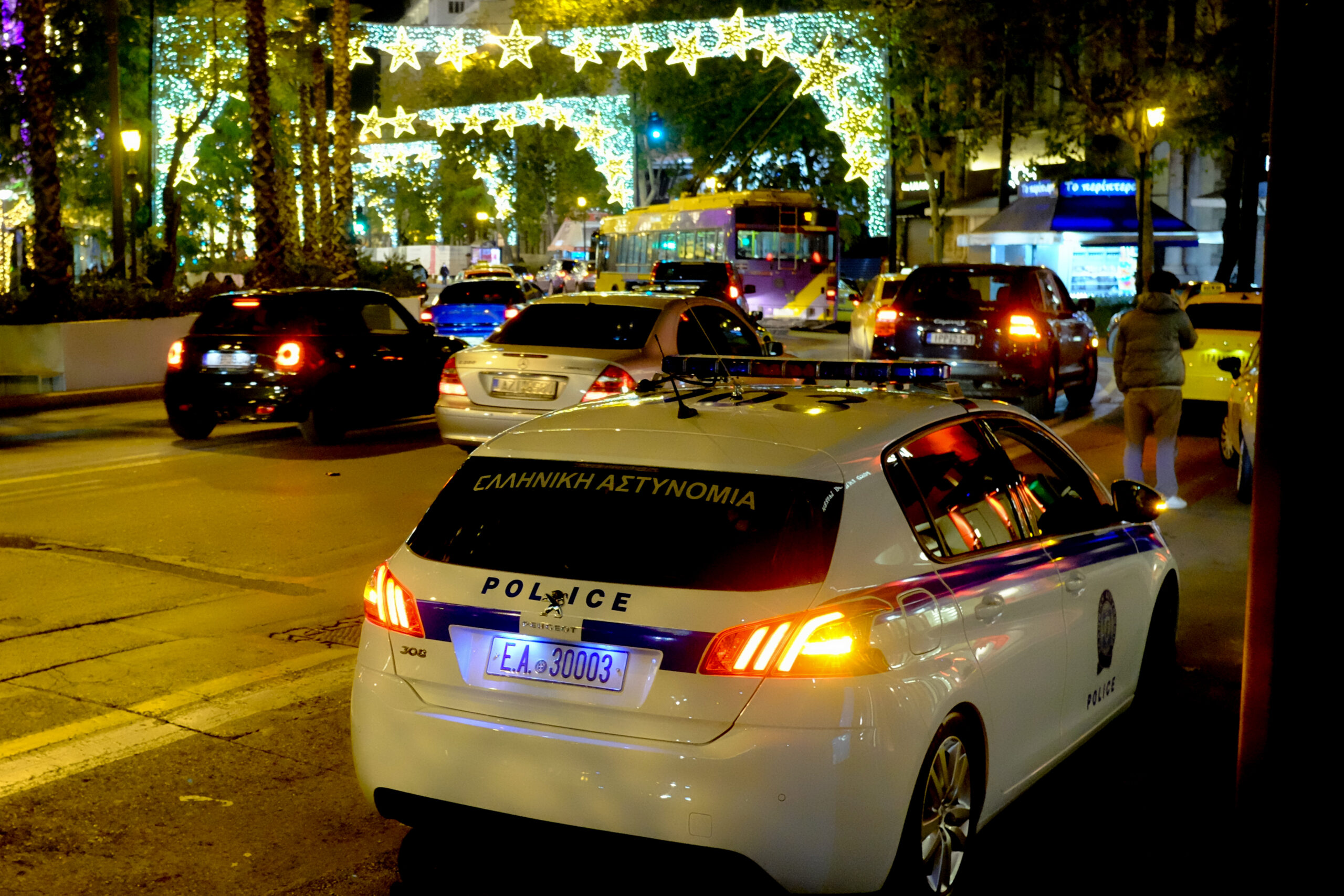 Πυροβολισμοί στο Μοσχάτο: Δολοφονήθηκε 41χρονος μπροστά στην οικογένειά του (vids)