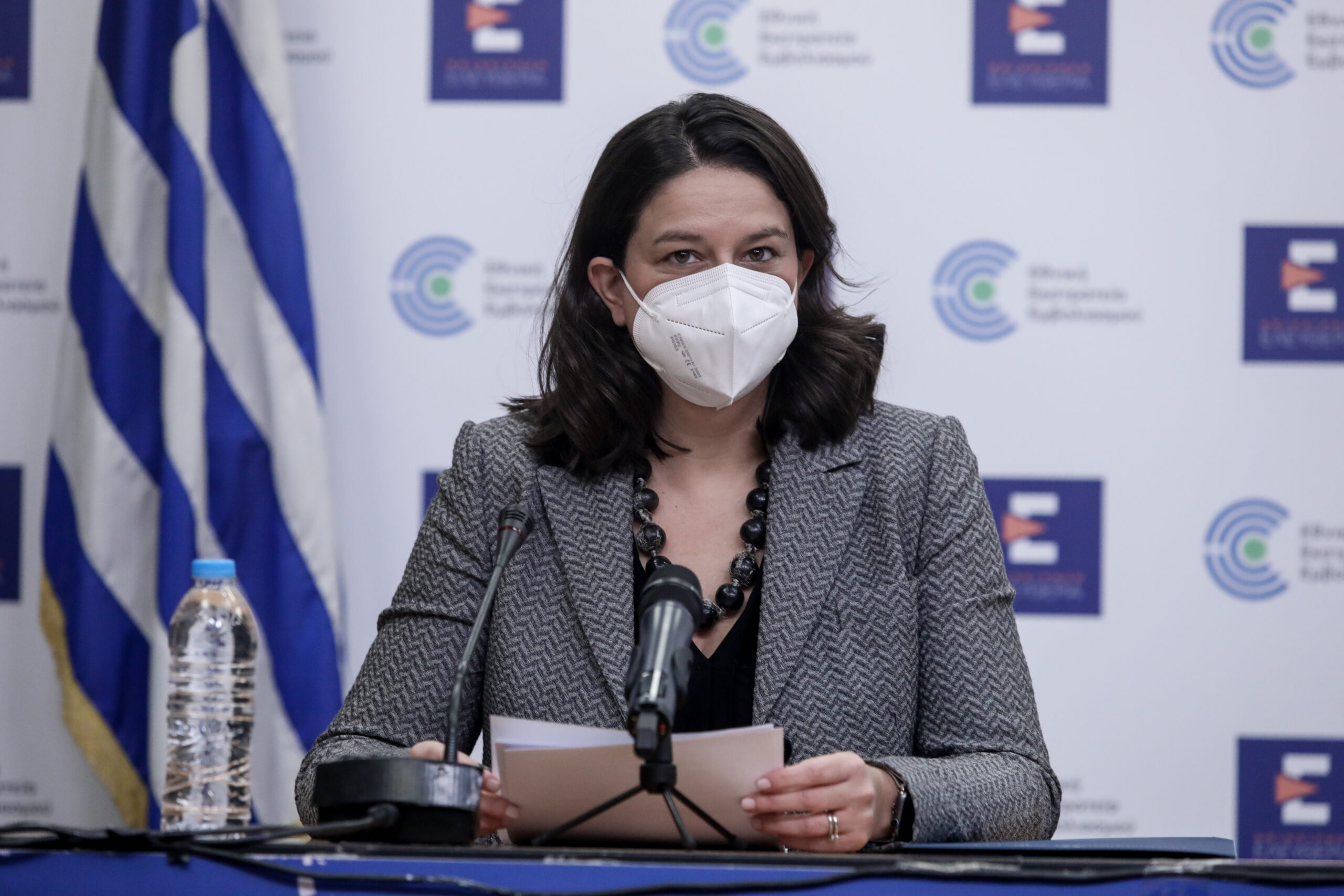 Θέμα Politic: Χαοτική η κατάσταση με τα self test – Τη Δευτέρα τα παιδιά πηγαίνουν σχολείο και τα φαρμακεία δεν έχουν test