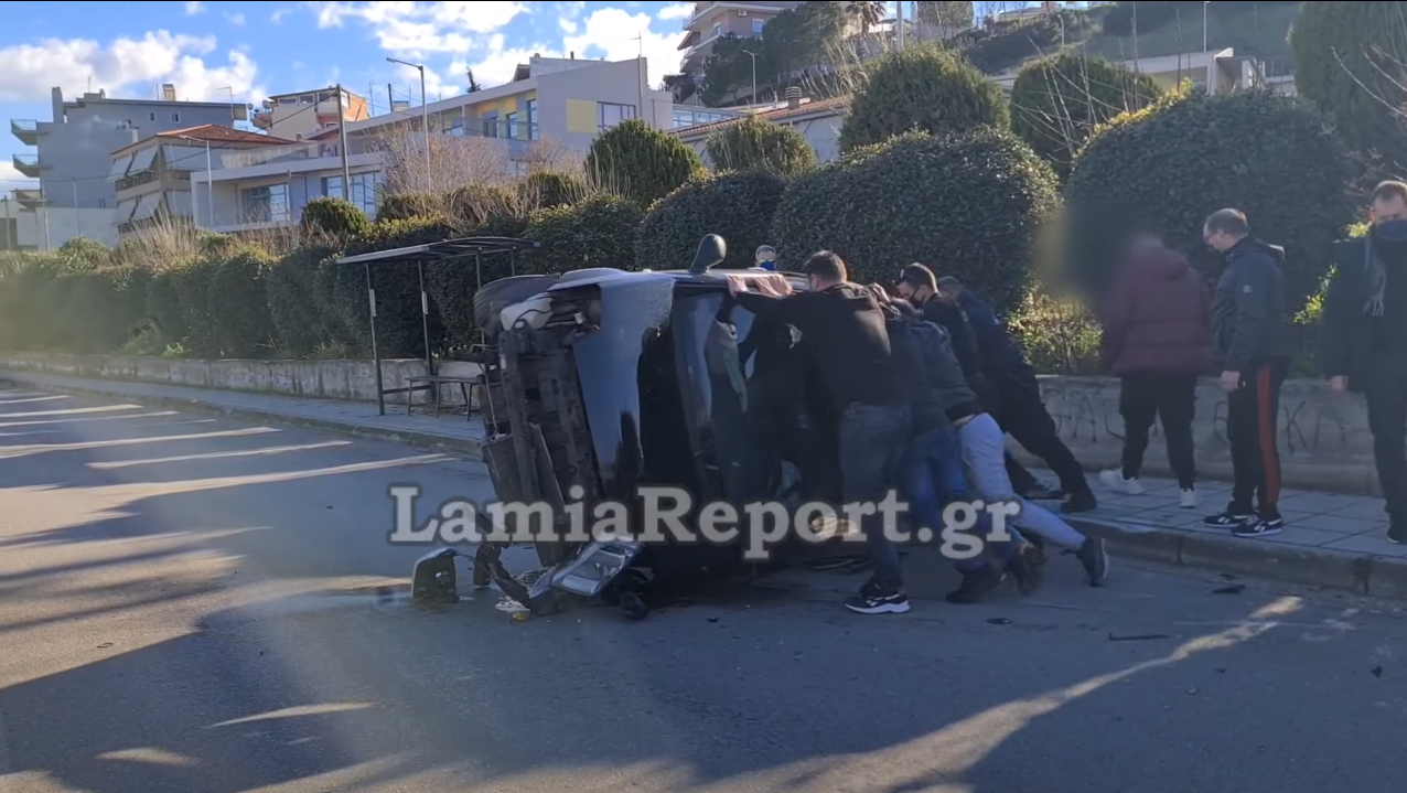 Λαμία: Τροχαίο ατύχημα σε στάση λεωφορείου (pics)