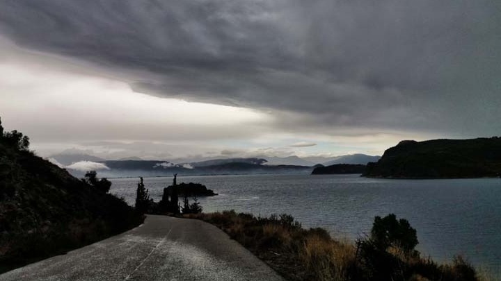 Καιρός: Ήρθε η κακοκαιρία με βροχές, καταιγίδες και… χιονοπτώσεις
