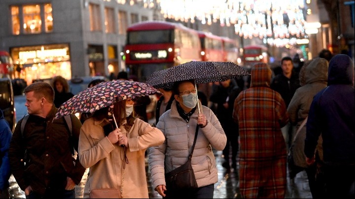 Βρετανία: «Στους 438 οι θάνατοι μέσα σε 24 ώρες»