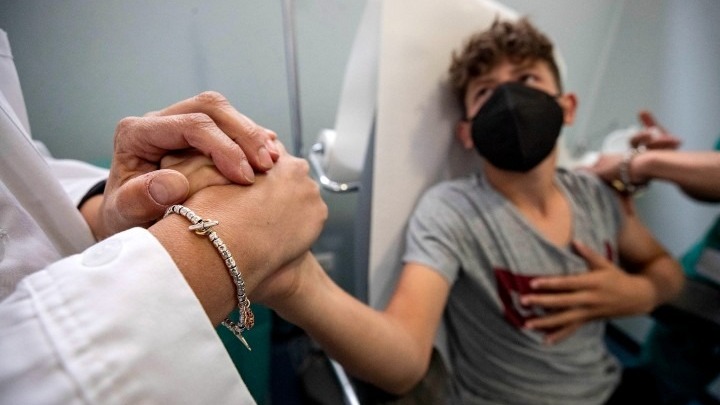 CDC: Σύσταση για χορήγηση αναμνηστικής δόσης σε εφήβους 12-15 ετών