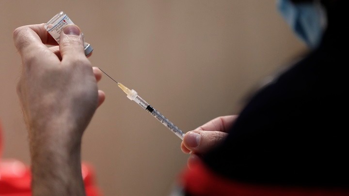 Θεμιστοκλέους: Ξεπεράστηκαν οι 17.600.000 εμβολιασμοί – Πάνω από 7.070.000 πολίτες είναι πλήρως εμβολιασμένοι