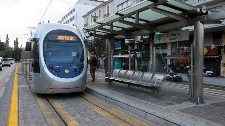 Παλαιό Φάληρο: Σεξουαλική επίθεση σε 16χρονη μέσα σε Τραμ – Απαθείς συνεπιβάτες και οδηγός