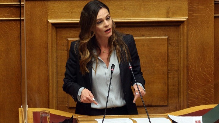 Αχτσιόγλου: Η κυβέρνηση είναι μια κυβέρνηση από καιρό παραιτημένη