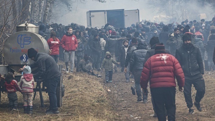 Εκατοντάδες άνθρωποι αποκλεισμένοι στα σύνορα Λευκορωσίας-Πολωνίας