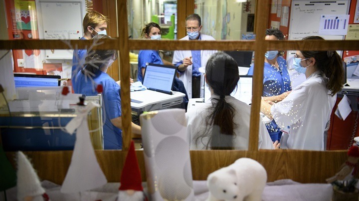Ελβετία: Mειώνει σε 5 ημέρες τον χρόνο της υποχρεωτικής καραντίνας