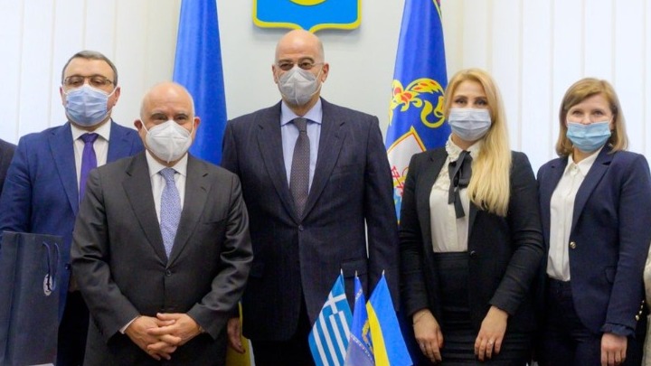 Ν. Δένδιας: Επίσκεψη στο δημαρχείο της Μαριούπολης