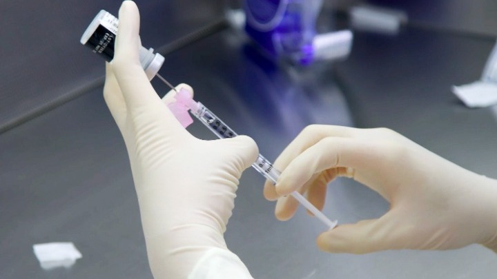 Γαλλία: Εξετάζεται το ενδεχόμενο χορήγησης τέταρτης δόσης