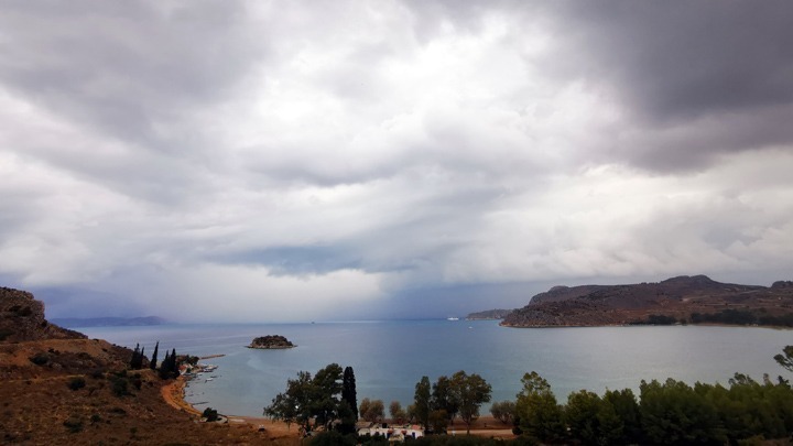 Καιρός: Ηλιοφάνεια με ασθενείς νεφώσεις αύριο σε Αθήνα και Θεσσαλονίκη