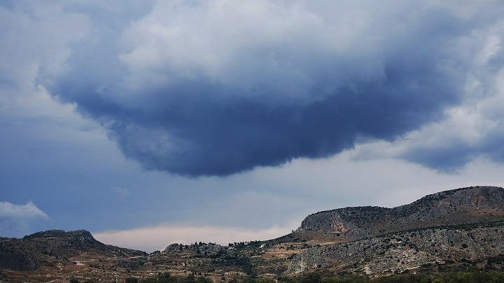 Βροχές και καταιγίδες σήμερα σε όλη τη χώρα
