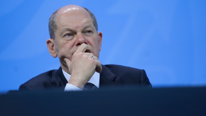 Σολτς: Διατήρηση των μέτρων κατά της πανδημίας