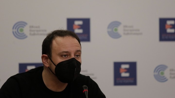 Μαγιορκίνης: «Κανένα τεστ δεν μπορεί να αποκλείσει 100% ότι κάποιος έχει κολλήσει τον ιό»