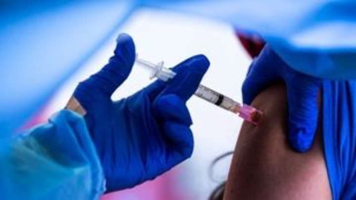 FDA: Ενέκρινε τη χορήγηση αναμνηστικής δόσης για εφήβους 12-15 ετών και για ανοσοκατεσταλμένα παιδιά