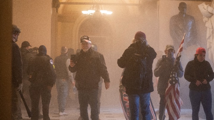 ΗΠΑ-δημοσκόπηση: Έναν χρόνο μετά την επίθεση εναντίον του Καπιτωλίου, οι Αμερικανοί ανησυχούν για τη δημοκρατία τους