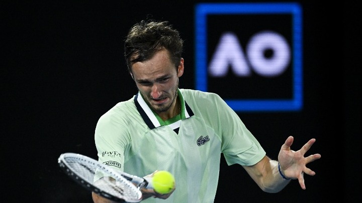 Australian Open: O Μεντβέντεφ το τελευταίο εμπόδιο του Τσιτσιπά πριν τον τελικό