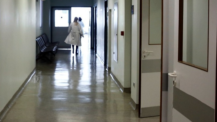 Με 4.000 μόνιμους νοσηλευτές θα καλυφθεί η «τρύπα» των ανεμβολίαστων υγειονομικών