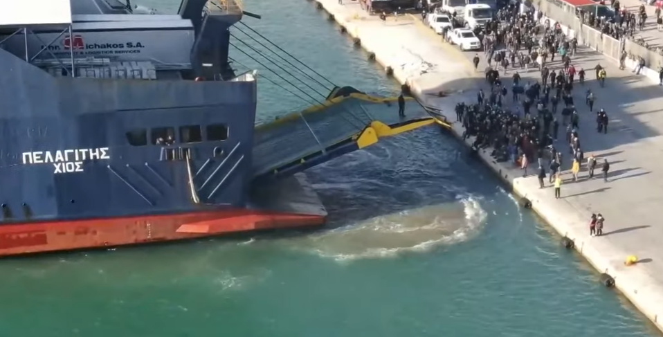 Στη Θεσσαλονίκη τα μηχανήματα κατασκευής δομής μεταναστών μετά το “μπλόκο” στα νησιά