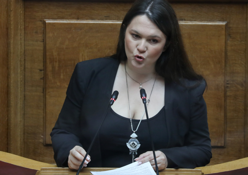Ανεξάρτητη βουλεύτρια καταγγέλει το ΜέΡΑ 25: «Αφού θέλησες να κάνεις παιδί, να μείνεις σπίτι σου»