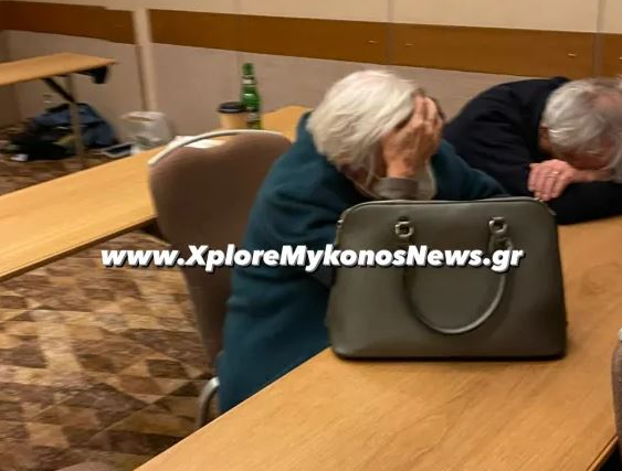 Ντροπιαστικές εικόνες: Εγκλωβισμένοι οδηγοί κοιμούνται στο πάτωμα ξενοδοχείου
