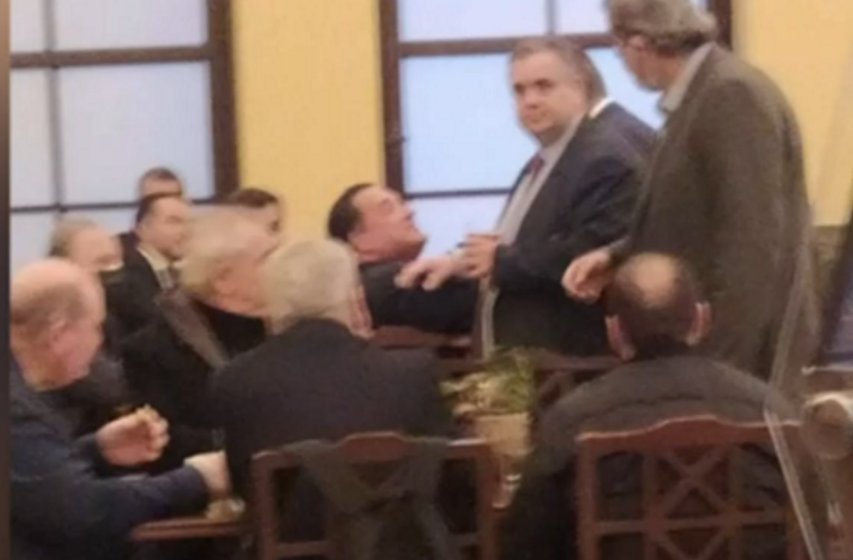 Η στιγμή που Άδωνις Γεωργιάδης και Παύλος Πολάκης θα πιάνονταν στα χέρια στο εντευκτήριο της Βουλής